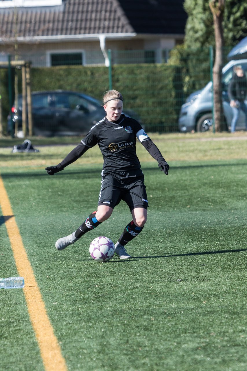 Bild 304 - B-Juniorinnen Halbfinale SVHU - Holstein Kiel : Ergebnis: 3:0